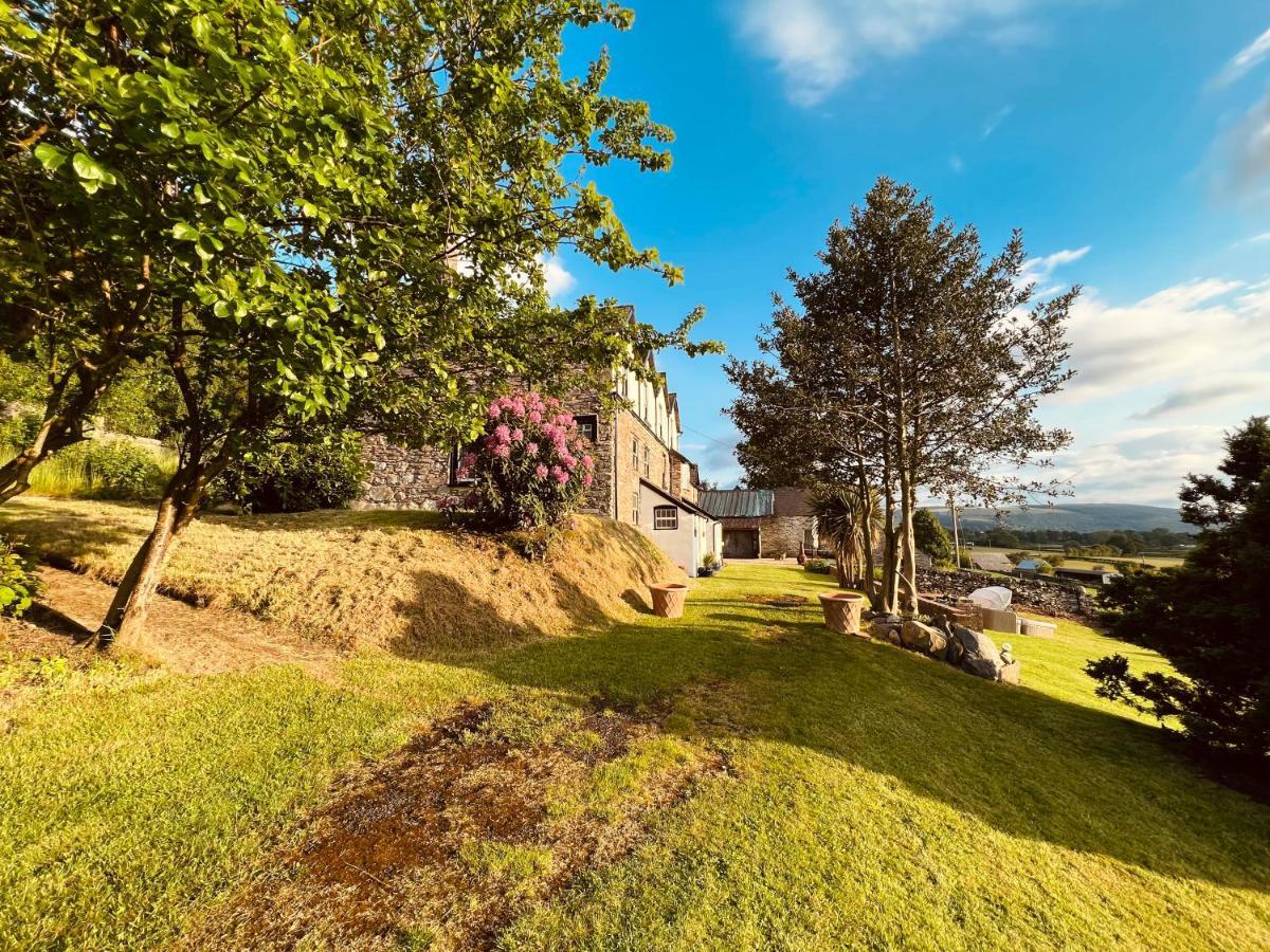 科文Hares Hideaway At Coed Moelfa住宿加早餐旅馆 外观 照片