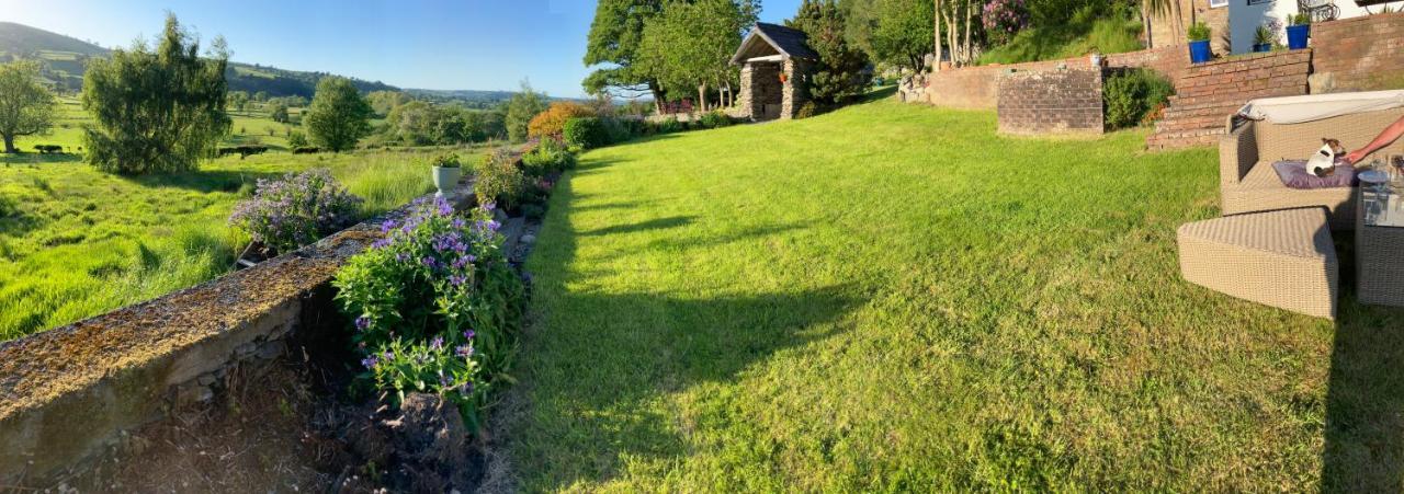 科文Hares Hideaway At Coed Moelfa住宿加早餐旅馆 外观 照片
